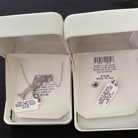 Freshwater Pearls  Necklace & Earrings.  Set in Sterling Silver. - Picture 4 of 5